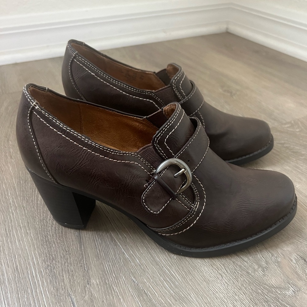 gorgeous Y2K buckled loafers with heels
